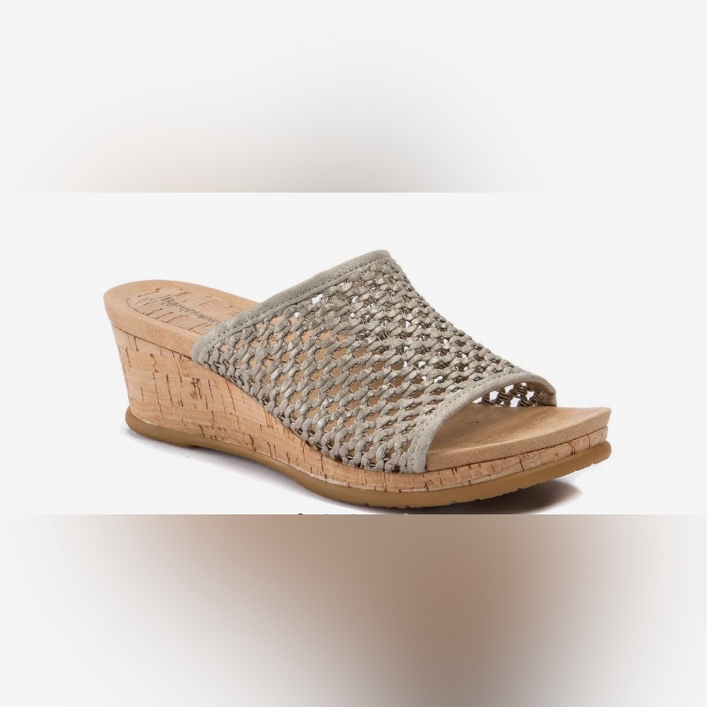NWOT Baretraps Flossey Wedge Sandal size 7